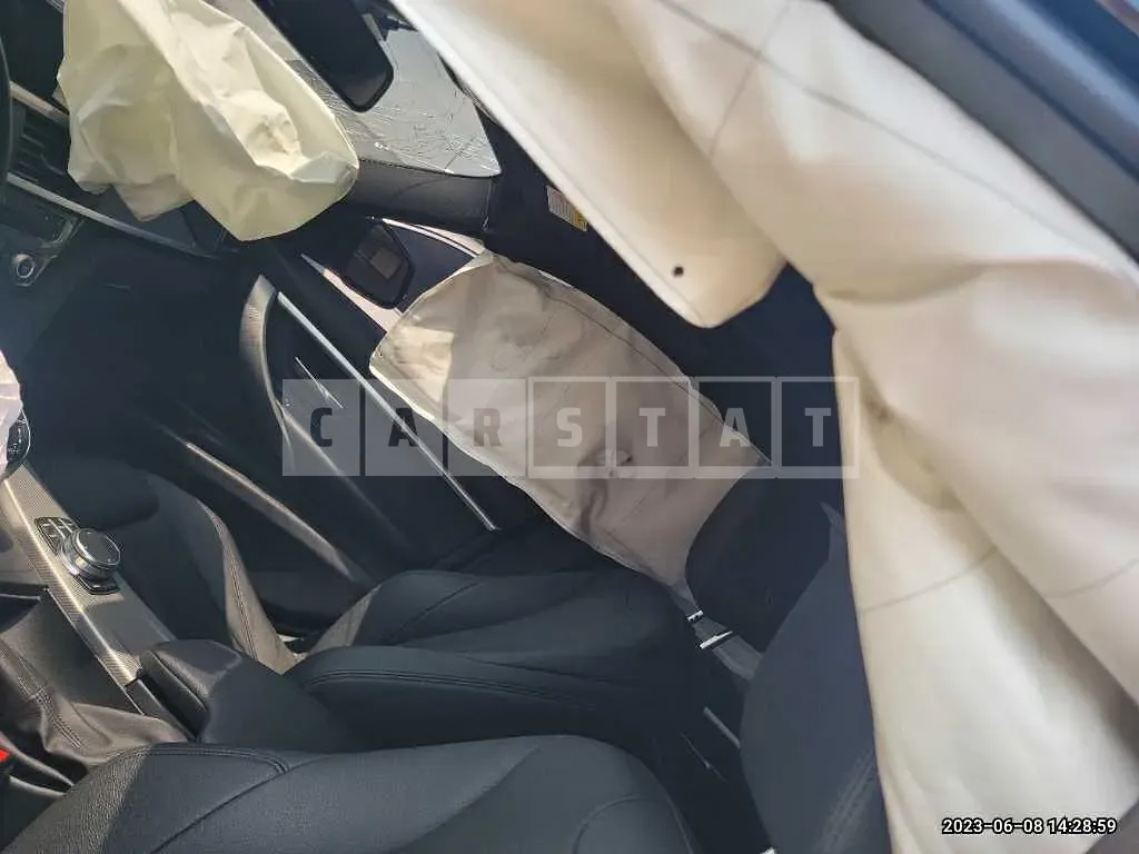 Photo 2 of 19: 2018 BMW 320i, VIN WBA8A910XJAH11610 — Korean insurance auction