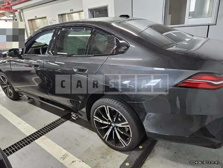 Photo 2 of 14: 2024 BMW 530i xDrive — Korean insurance auction