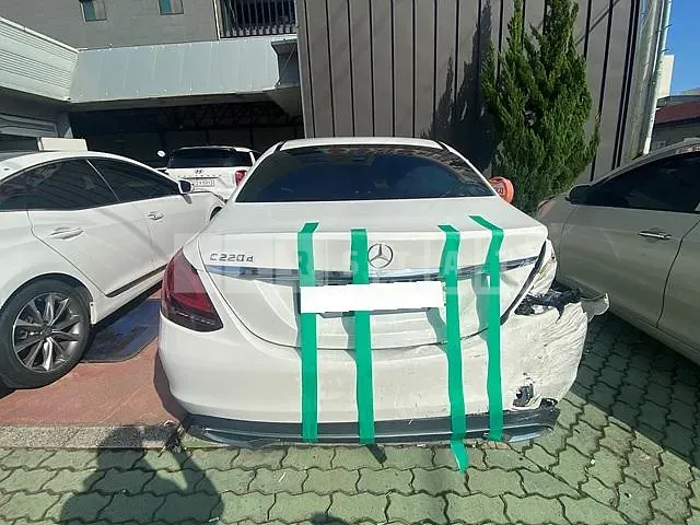 Photo 2 of 12: 2018 Mercedes-Benz C220 d, VIN WDDWF1EBXKR428915 — Korean insurance auction