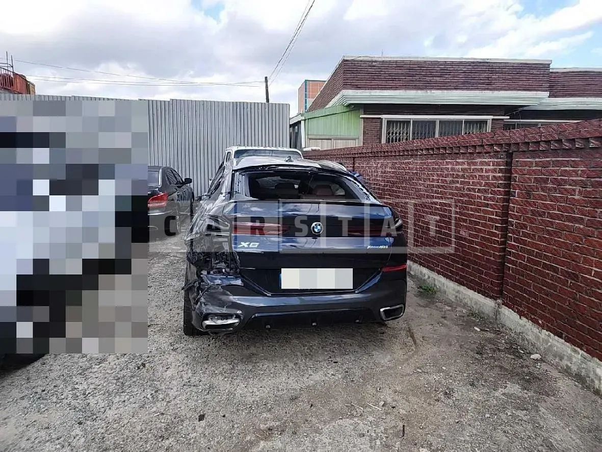 Photo 2 of 10: 2021 BMW X6 xDrive40i, VIN WBACY6100M9H97892 — Korean insurance auction