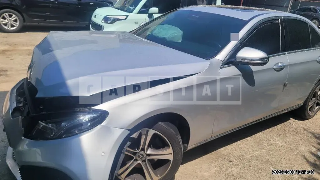 Photo 2 of 19: 2019 Mercedes-Benz E220 d, VIN WDDZF0EB2KA692068 — Korean insurance auction