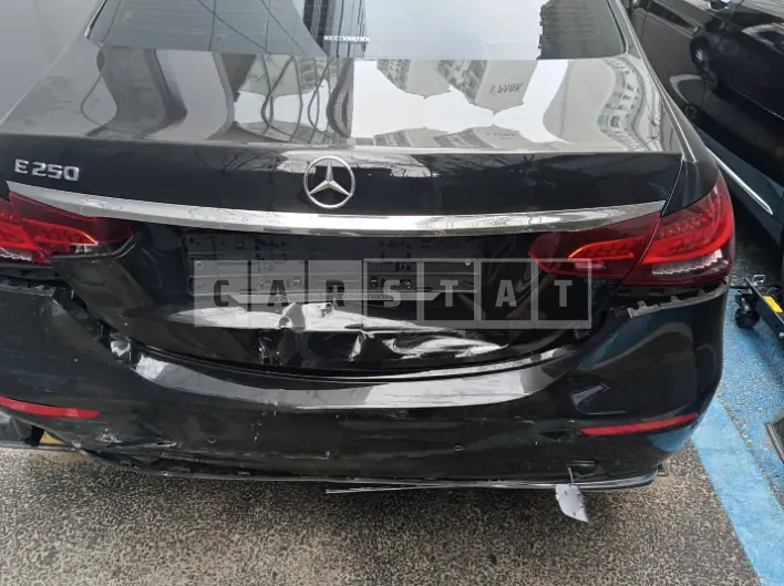 Photo 2 of 16: 2021 Mercedes-Benz E250, VIN W1KZF4FB3MA989343 — Korean insurance auction