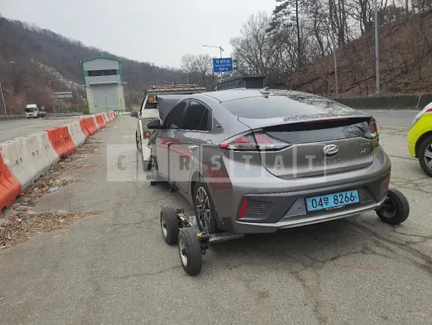 Photo 2 of 6: 2020 Hyundai Modern Ionic Electric, VIN KMHC051JFLU062684 — Korean insurance auction