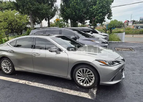 Photo 2 of 19: 2019 Lexus ES300h — Korean insurance auction