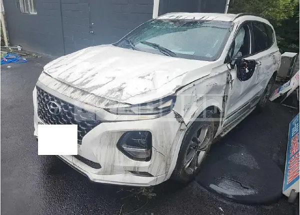 Photo 2 of 21: 2019 Hyundai Santa Fe — Korean insurance auction