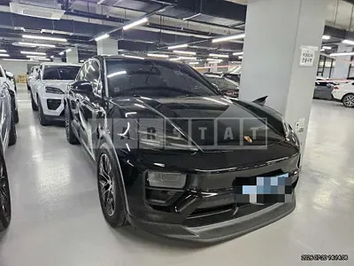 2025 Porsche Macan 4