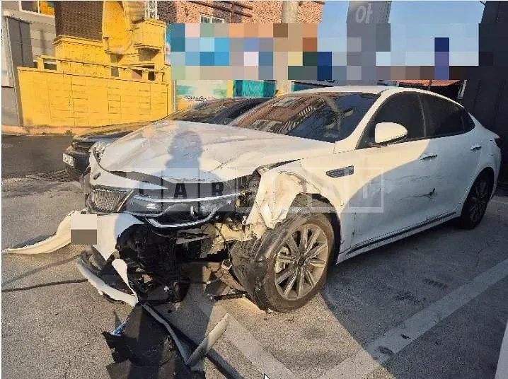 Photo 2 of 18: 2019 Kia K5 — Korean insurance auction