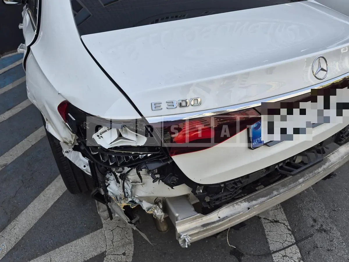 Photo 2 of 12: 2024 Mercedes-Benz E 300 4Matic — Korean insurance auction