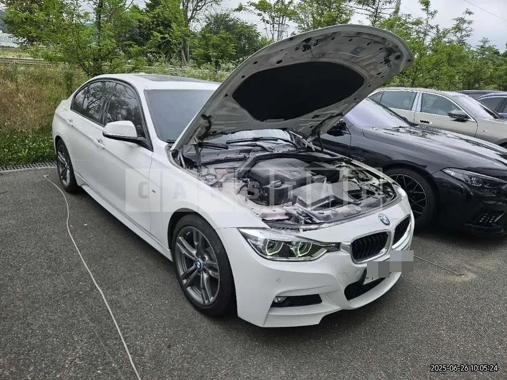 Photo 2 of 16: 2016 BMW 320i — Korean insurance auction