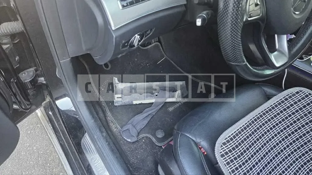 Photo 2 of 37: 2017 Mercedes-Benz E200 — Korean insurance auction