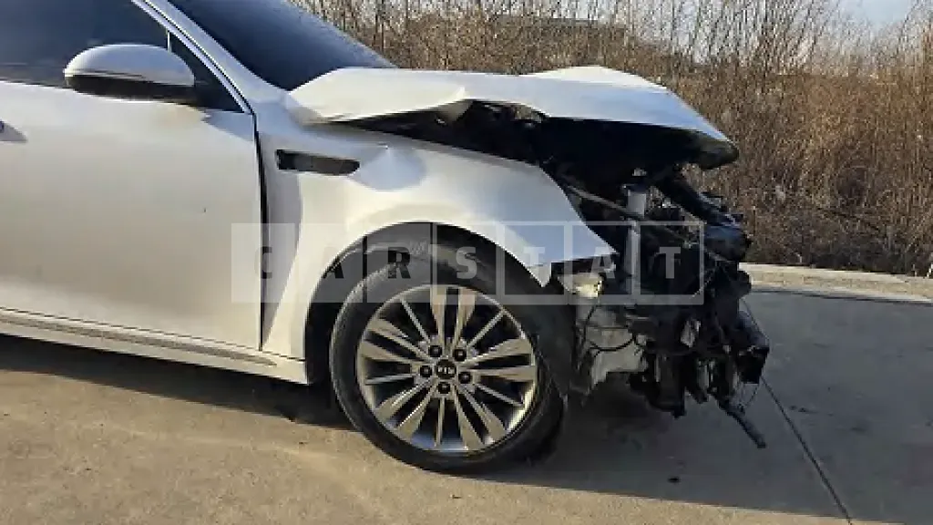 Photo 2 of 17: 2019 Kia K5 — Korean insurance auction