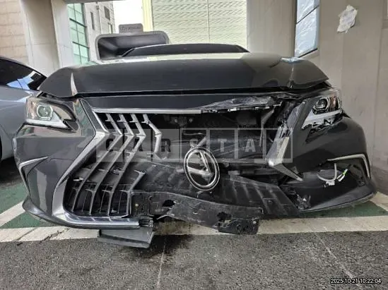 Photo 2 of 21: 2025 Lexus ES300h, VIN JTHBA1C17S2023443 — Korean insurance auction