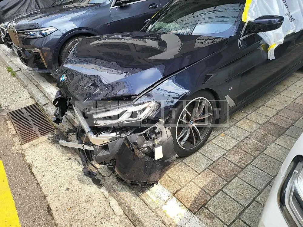 Photo 2 of 36: 2022 BMW 520i, VIN WBA11BH04NCK18513 — Korean insurance auction