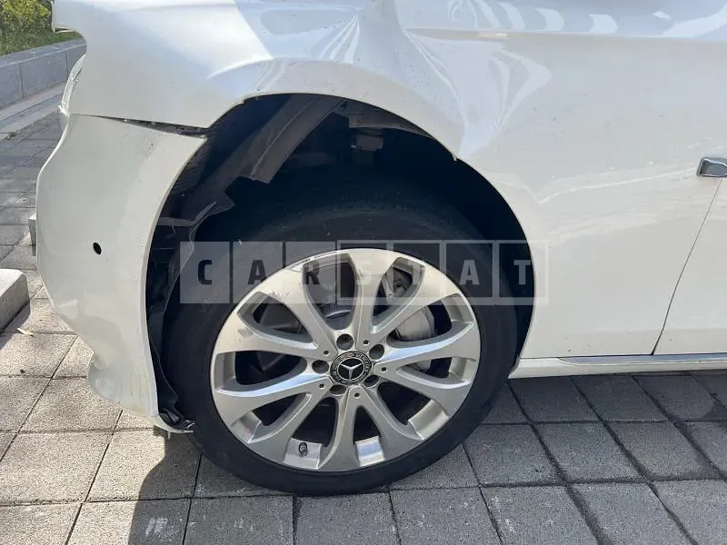 Photo 2 of 18: 2019 Mercedes-Benz E300 4Matic — Korean insurance auction