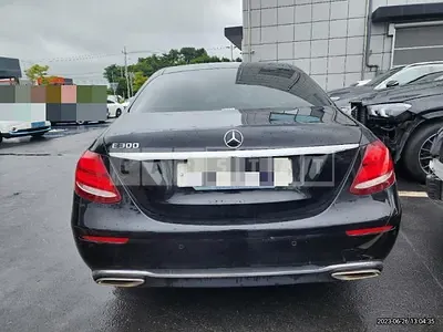 Photo 1 of 28: 2018 Mercedes-Benz E200, VIN WDDZF4CB6JA445726 — Korean insurance auction
