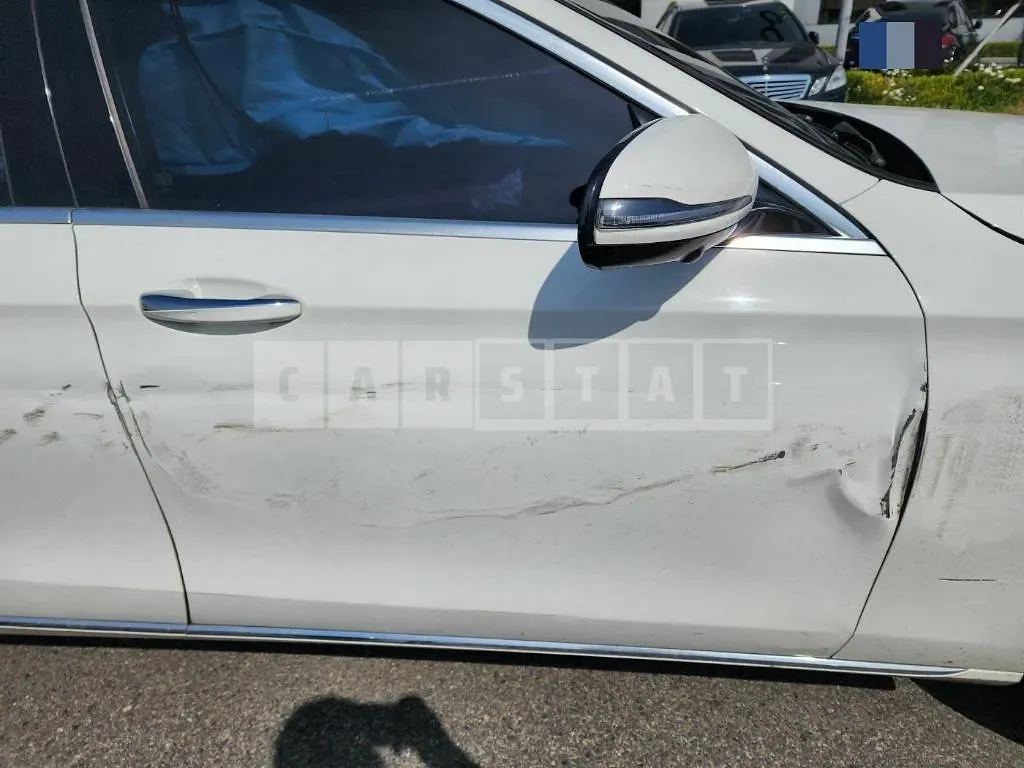 Photo 2 of 58: 2016 Mercedes-Benz E300, VIN WDDZF4JBXHA066242 — Korean insurance auction