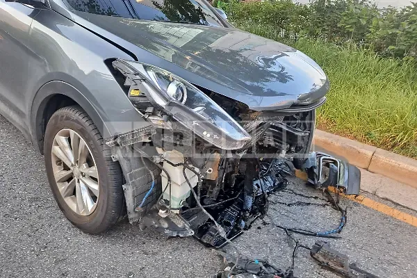 Photo 2 of 3: 2018 Hyundai Santa Fe, VIN KMHSW81UBJU850347 — Korean insurance auction