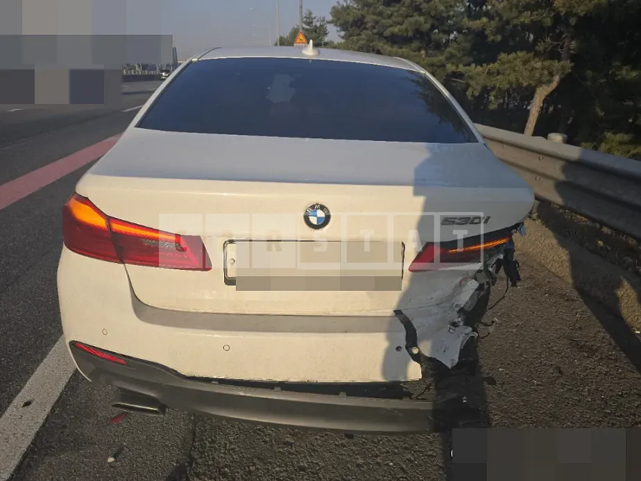 Photo 2 of 126: 2018 BMW 530i, VIN WBAJD3101JG969949 — Korean insurance auction