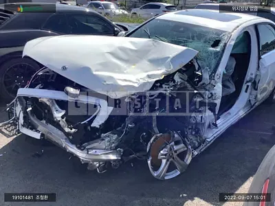 Photo 1 of 13: 2018 Mercedes-Benz E200, VIN WDDZF4CB0JA432325 — Korean insurance auction