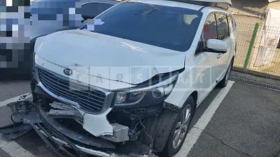 Photo 1 of 28: 2017 Kia Carnival 9-Seater, VIN KNAME81ABHS316697 — Korean insurance auction