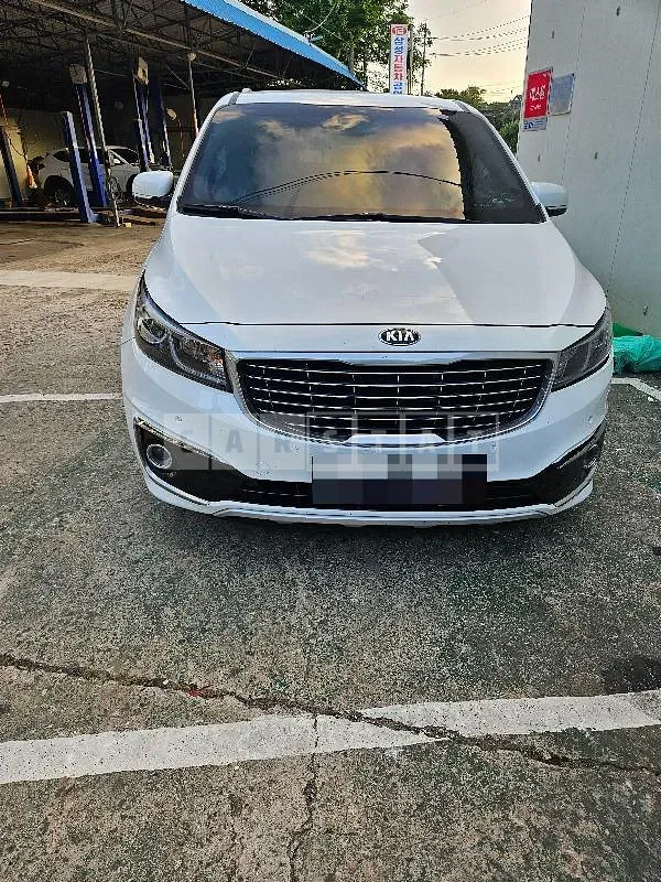 Photo 2 of 9: 2015 Kia Carnivals — Korean insurance auction