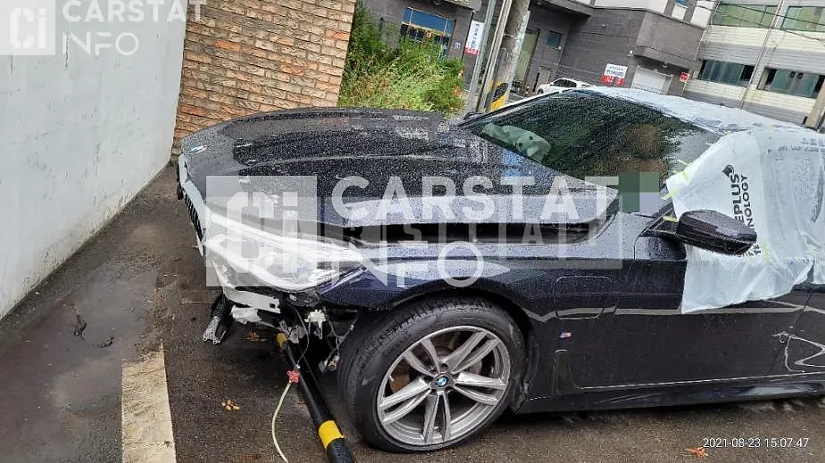 Photo 2 of 30: 2018 BMW 740e iPerformance, VIN WBA7D0101JGJ46267 — Korean insurance auction