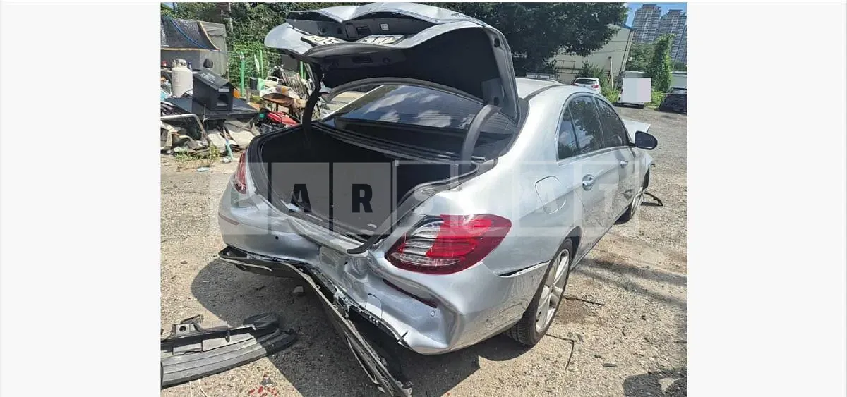 Photo 2 of 51: 2017 Mercedes-Benz E200 — Korean insurance auction