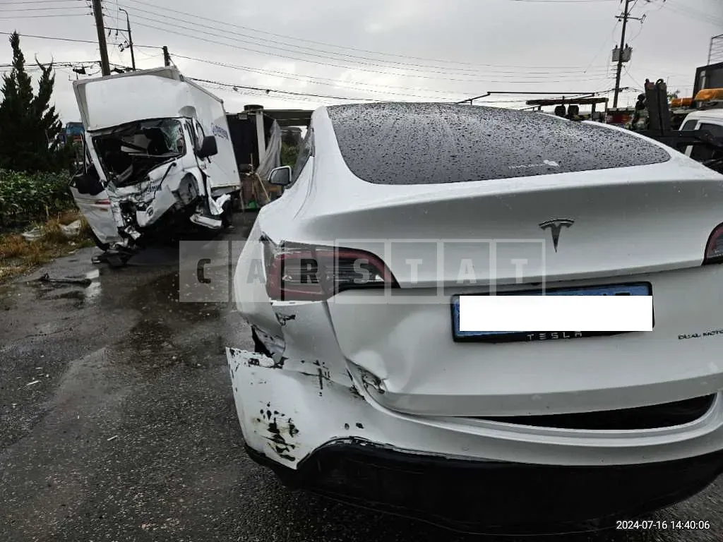 Photo 2 of 17: 2022 Tesla Model Y LongRange — Korean insurance auction