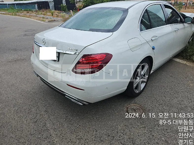 Photo 2 of 10: 2017 Mercedes-Benz E220 — Korean insurance auction