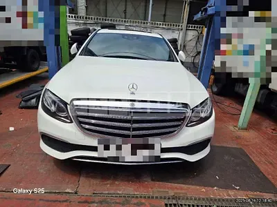 Photo 1 of 13: 2018 Mercedes-Benz E220 d — Korean insurance auction