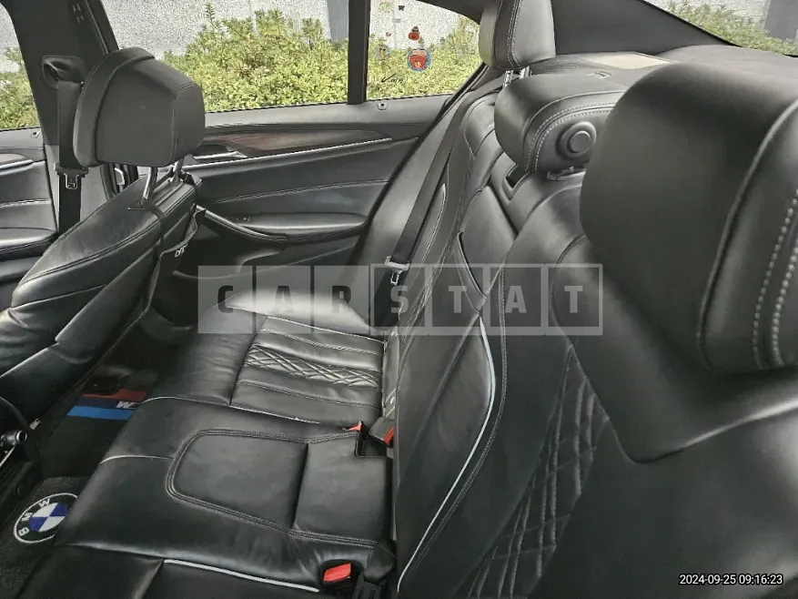 Photo 2 of 12: 2017 BMW 520d — Korean insurance auction