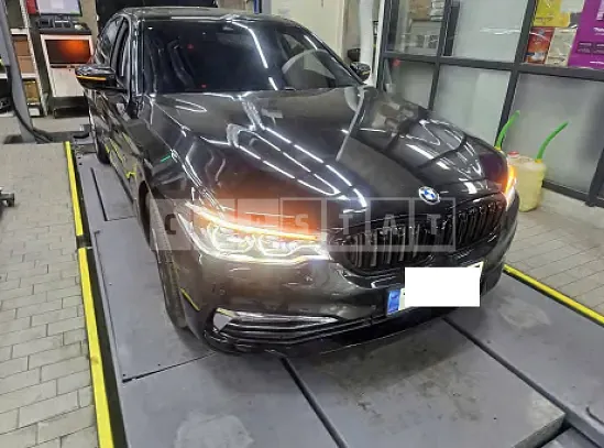 Photo 2 of 14: 2018 BMW 520d — Korean insurance auction