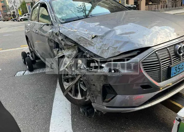 Photo 2 of 25: 2021 Audi e-tron 55 quattro, VIN WAUZZZGE3MB043127 — Korean insurance auction