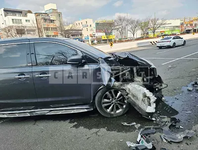 Photo 1 of 14: 2016 Kia Carnival Limousine, VIN KNAME81ABGS184474 — Korean insurance auction