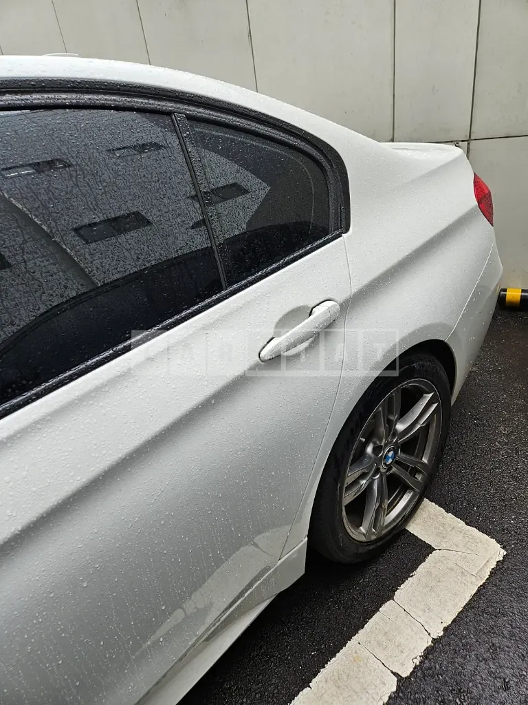 Photo 2 of 37: 2018 BMW 320i, VIN WBA8A9109JAH11503 — Korean insurance auction