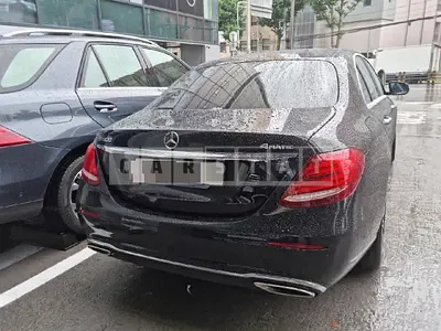 Photo 1 of 9: 2019 Mercedes-Benz E 300 4Matic, VIN WDDZF4KB3KA606052 — Korean insurance auction