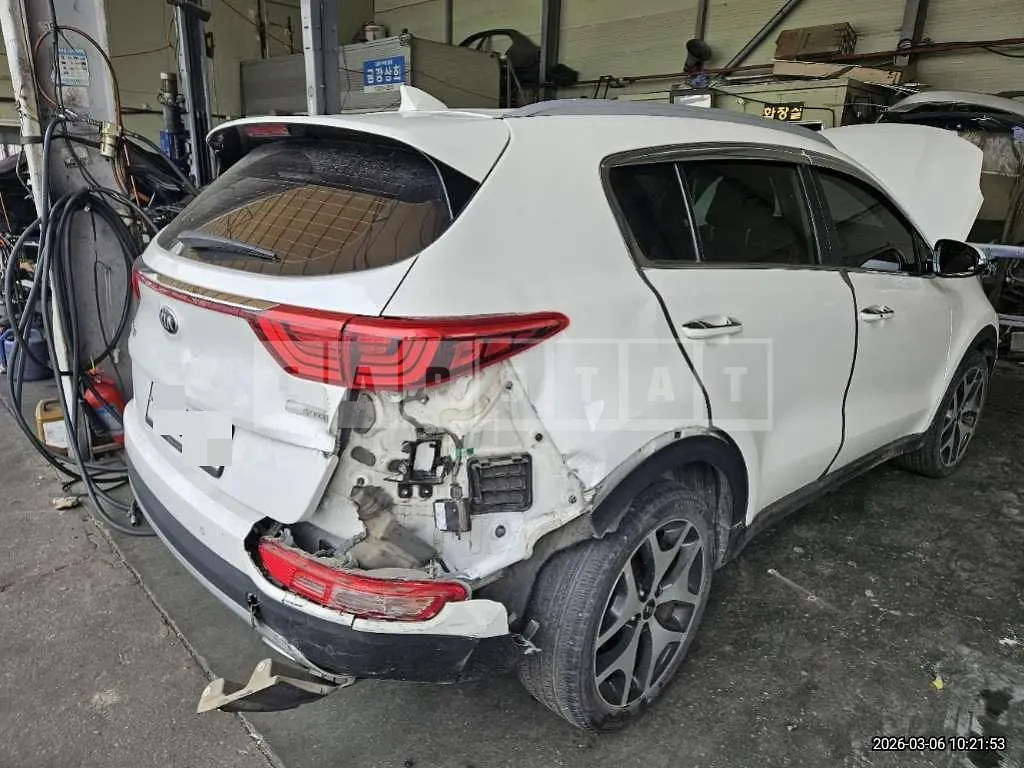 Photo 2 of 16: 2018 Kia Sportage — Korean insurance auction