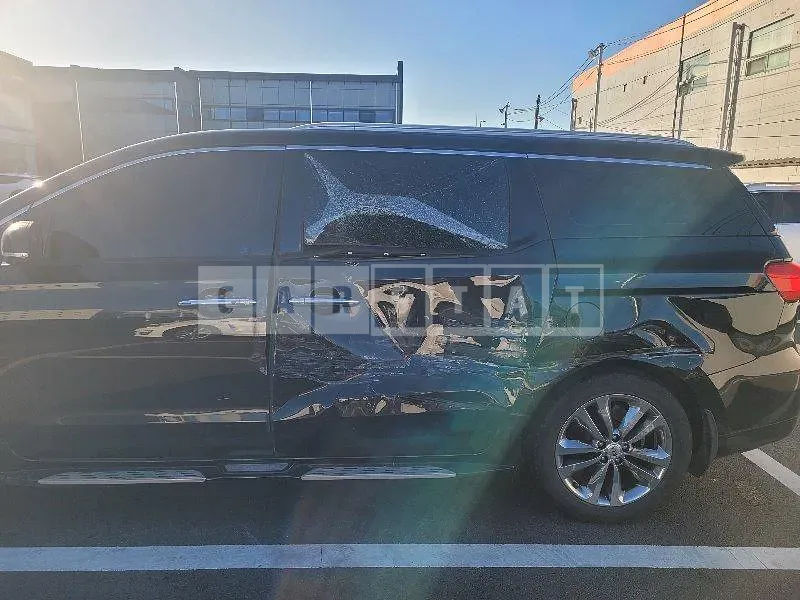 Photo 2 of 9: 2015 Kia Carnivals — Korean insurance auction