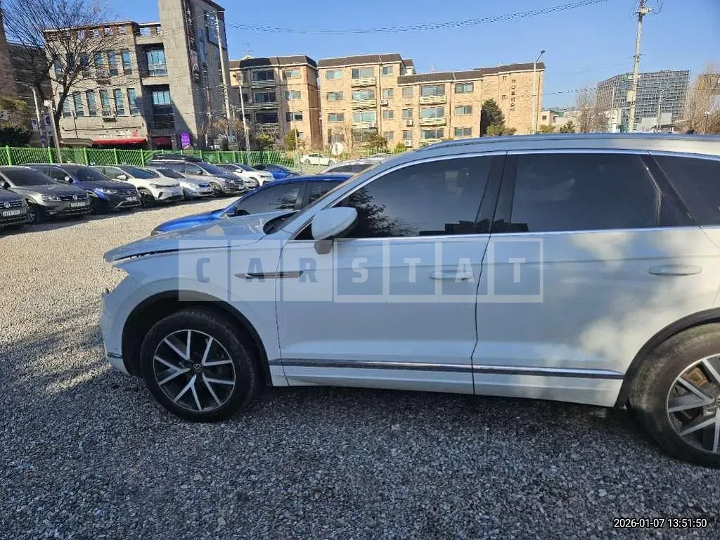 Photo 2 of 10: 2020 Volkswagen Tourreg 3.0 TDI — Korean insurance auction