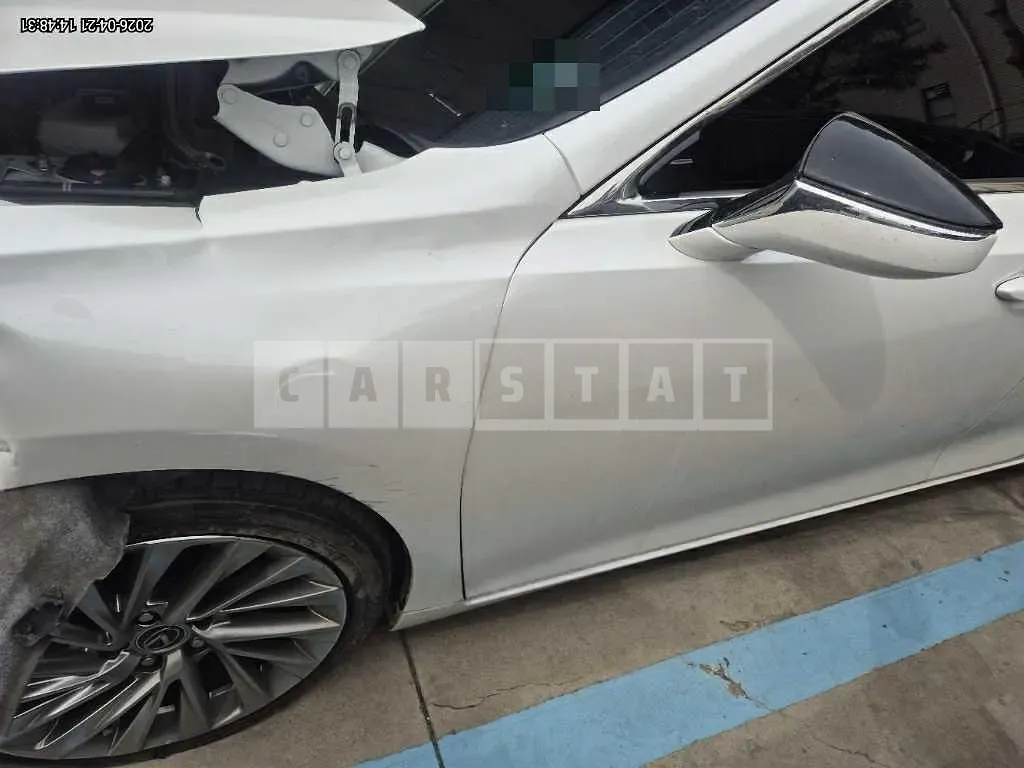 Photo 2 of 4: 2023 Lexus ES300h — Korean insurance auction
