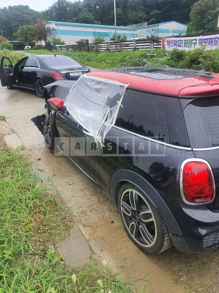Photo 2 of 5: 2016 MINI John Cooper Works, VIN WMWXM9102G2D63372 — Korean insurance auction