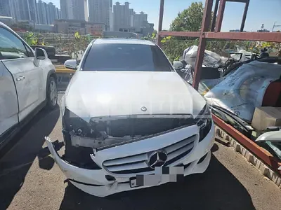 Photo 1 of 26: 2016 Mercedes-Benz C200 — Korean insurance auction