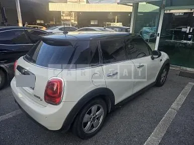 Photo 2 of 16: 2016 MINI Cooper D Five-Door — Korean insurance auction