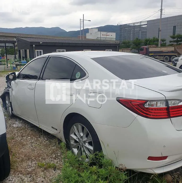 Photo 2 of 10: 2015 Lexus ES300h, VIN JTHBW1GG0F2096515 — Korean insurance auction