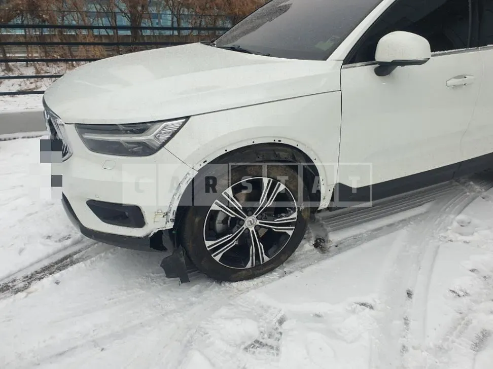 Photo 2 of 7: 2019 Volvo XC40T4 AWD — Korean insurance auction