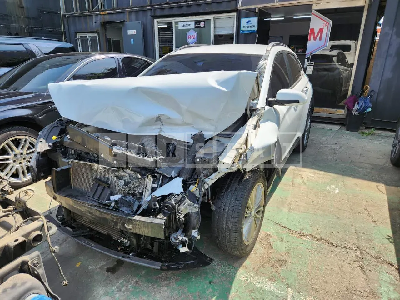 Photo 2 of 33: 2018 Hyundai Kona, VIN KMHK4815GJU062598 — Korean insurance auction