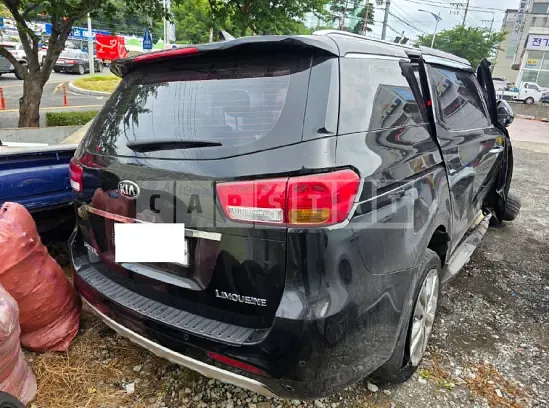 Photo 2 of 9: 2018 Kia Carnival Limousine — Korean insurance auction