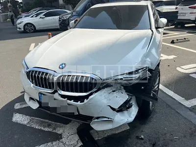 Photo 1 of 4: 2022 BMW 320i, VIN WBA5X5109NFL95598 — Korean insurance auction