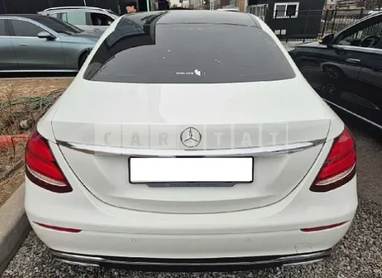 Photo 2 of 11: 2017 Mercedes-Benz E220d — Korean insurance auction