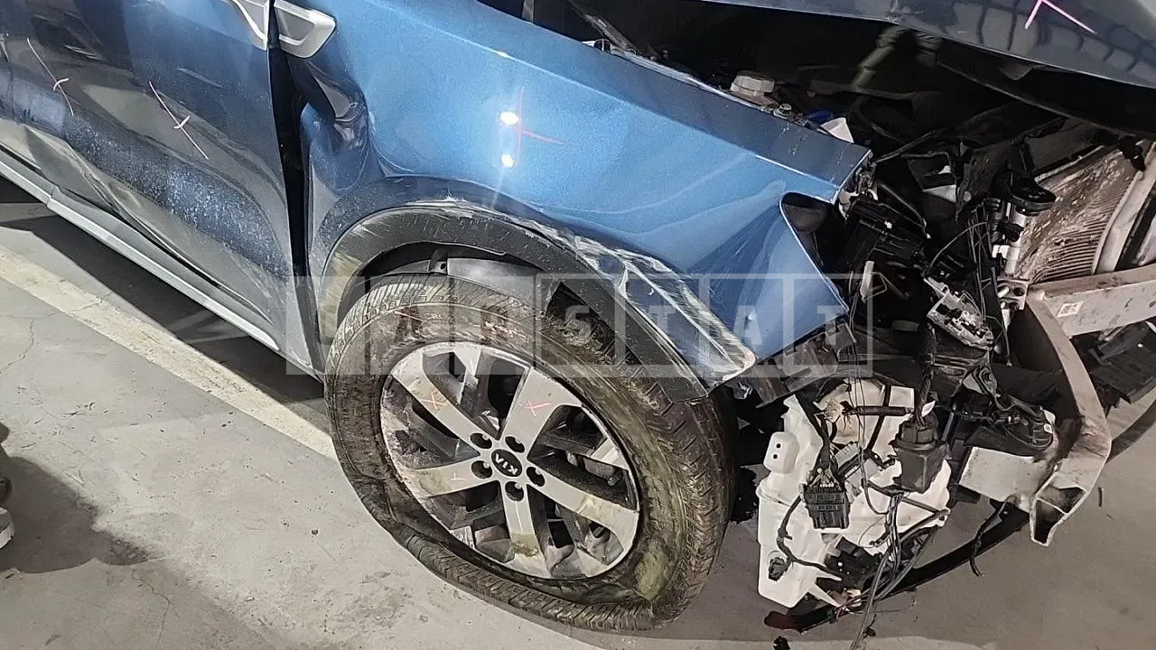 Photo 2 of 44: 2021 Kia Sorento, VIN KNARF81BGMA086843 — Korean insurance auction